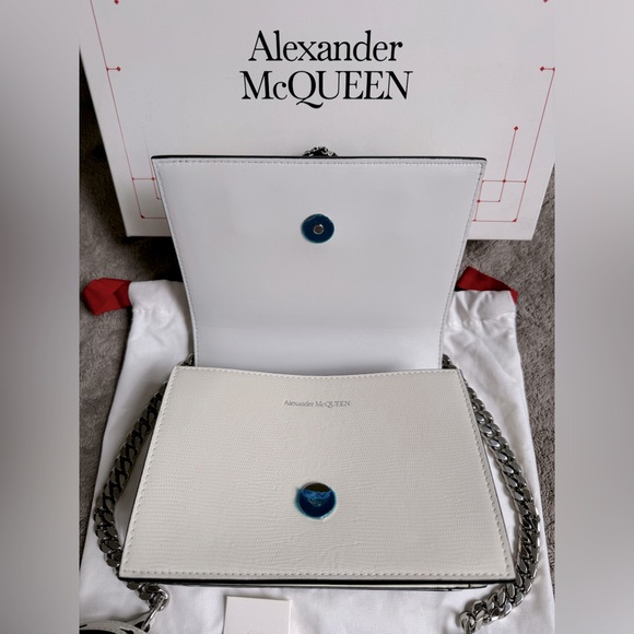 NEW🔥Alexander McQueen💥RARE💥Small Butterfly Knuckle Leather Shoulder Bag🔥 - Picture 14 of 16